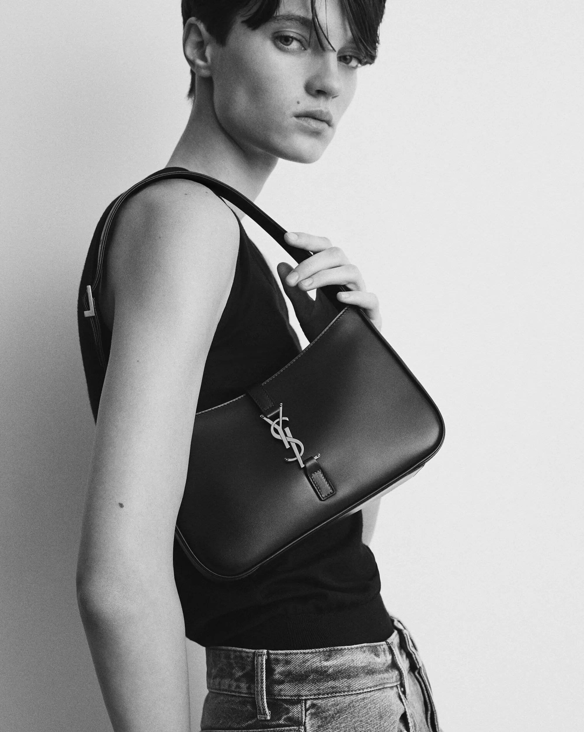 Women Saint Laurent HOBOS AND BUCKETS^LE 5 À 7 In Shiny Leather | | YSL.com