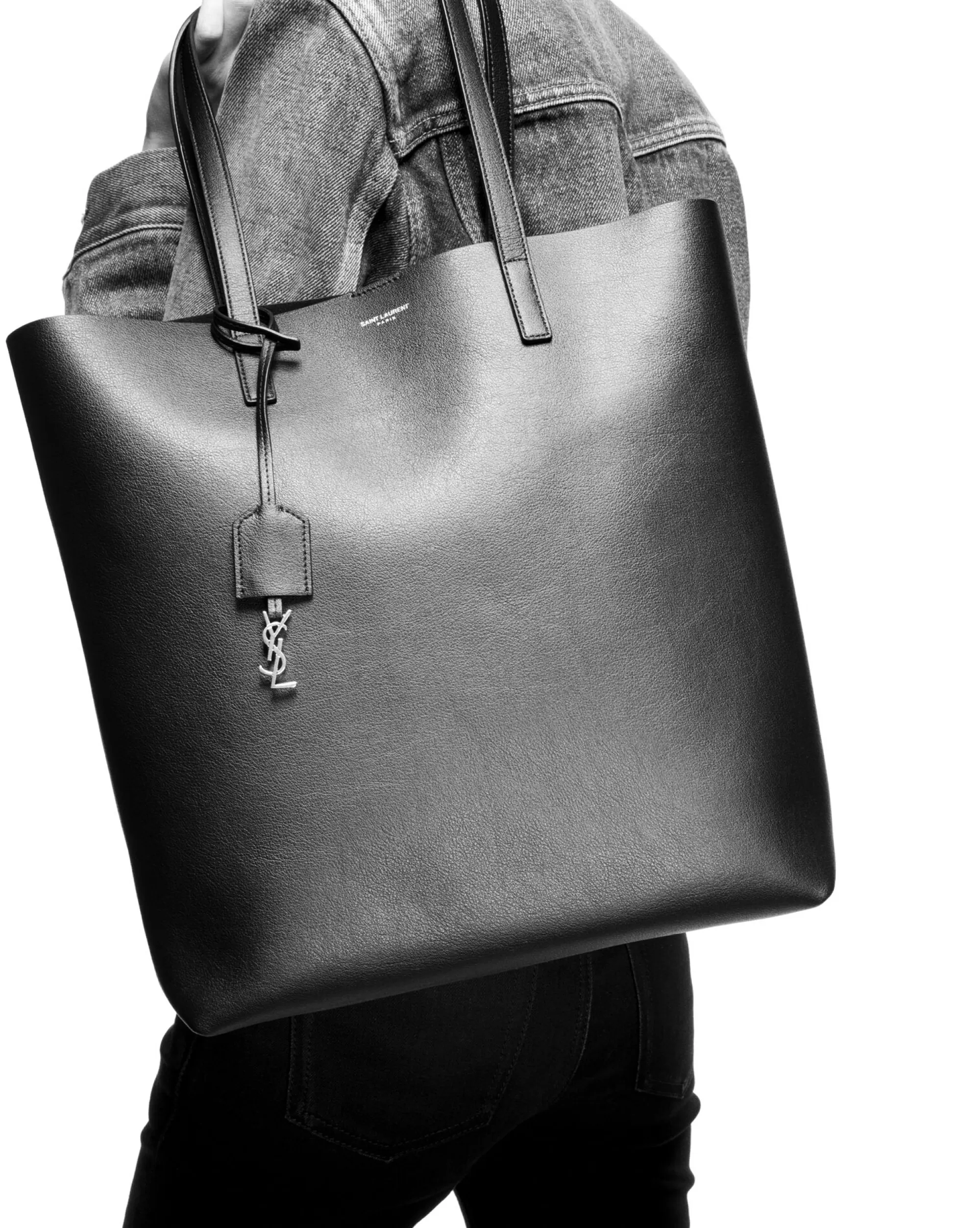 Women Saint Laurent TOTES AND SHOPPINGS^SHOPPING IN LEATHER | | YSL.com